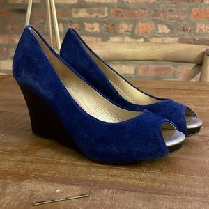 Lilly Pulitzer Resort Chic Wedge in Bomber Blue Suede Size 8.5 Open Toe Slip On